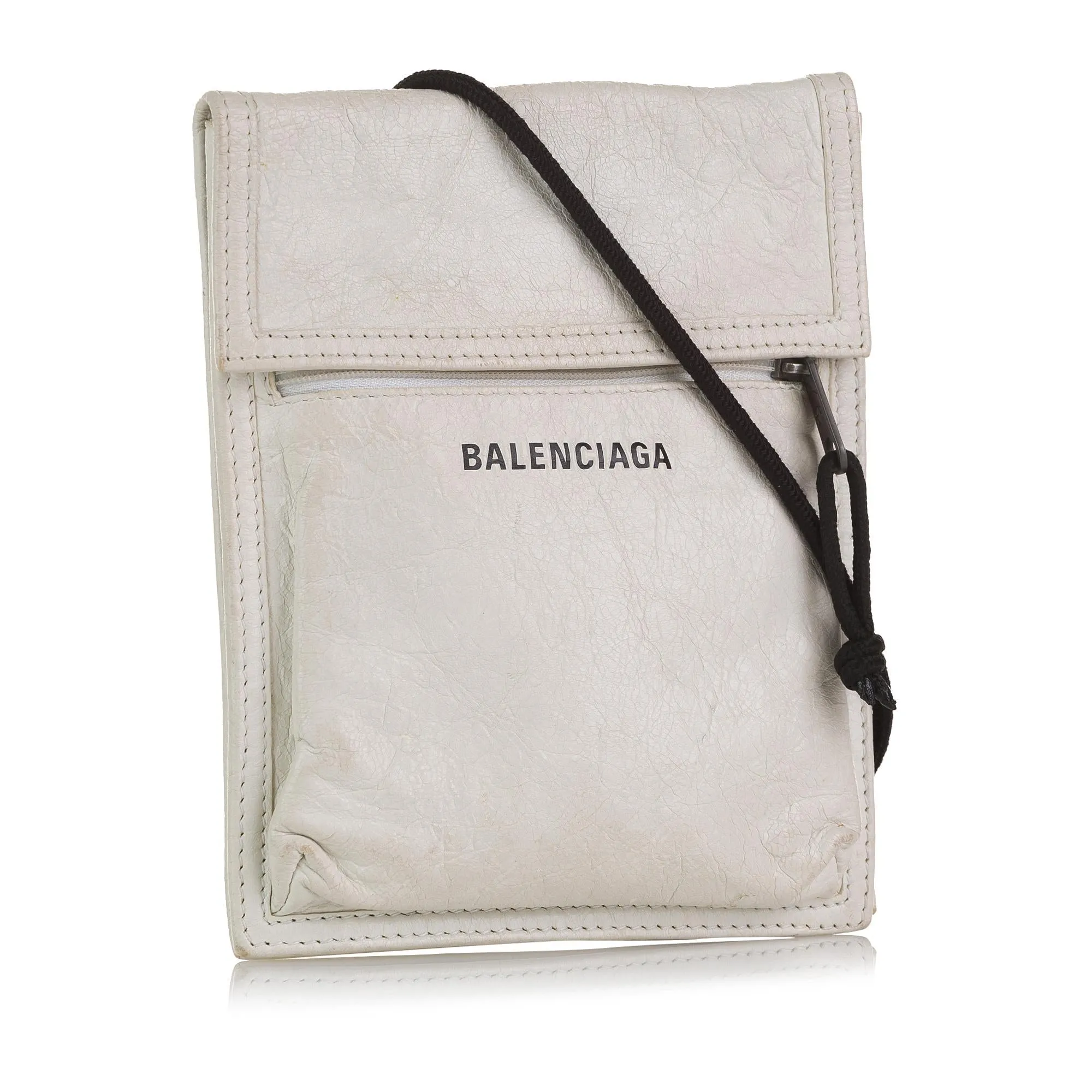 Balenciaga Explorer Pouch Leather Crossbody (SHG-DKXPVu)