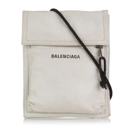 Balenciaga Explorer Pouch Leather Crossbody (SHG-DKXPVu)