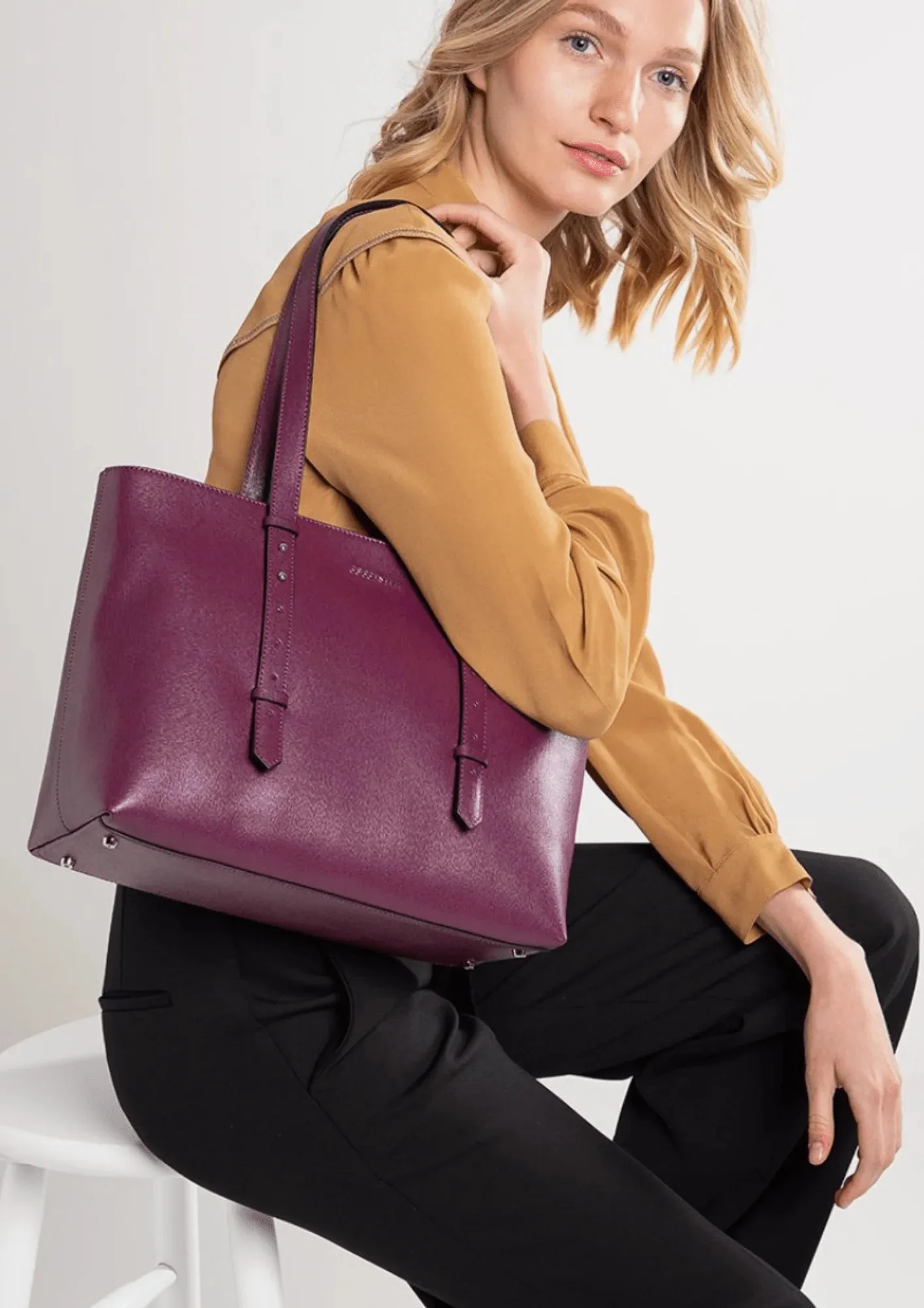 BURGUNDY LEATHER HANDBAG