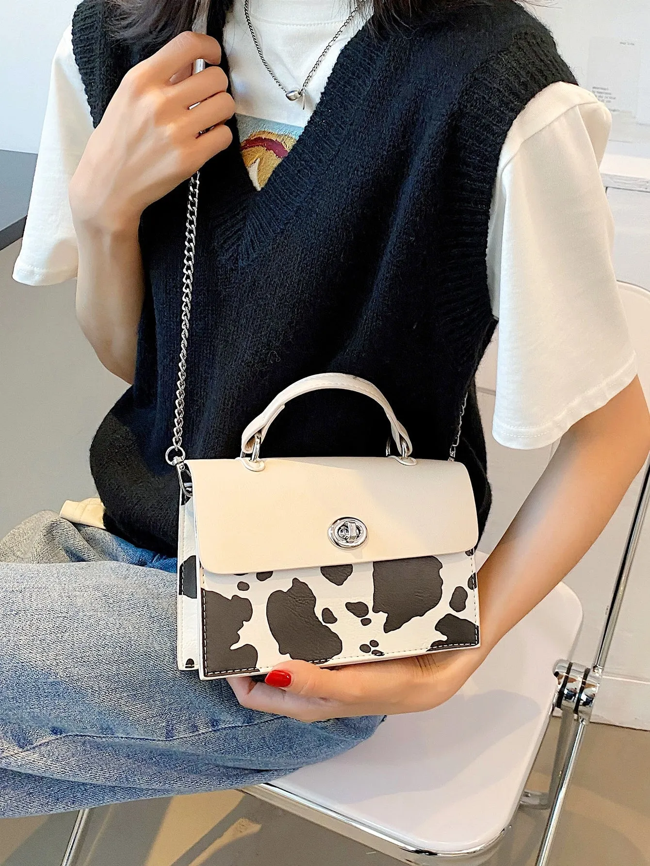 Cow Pattern Twist Lock Chain Bag