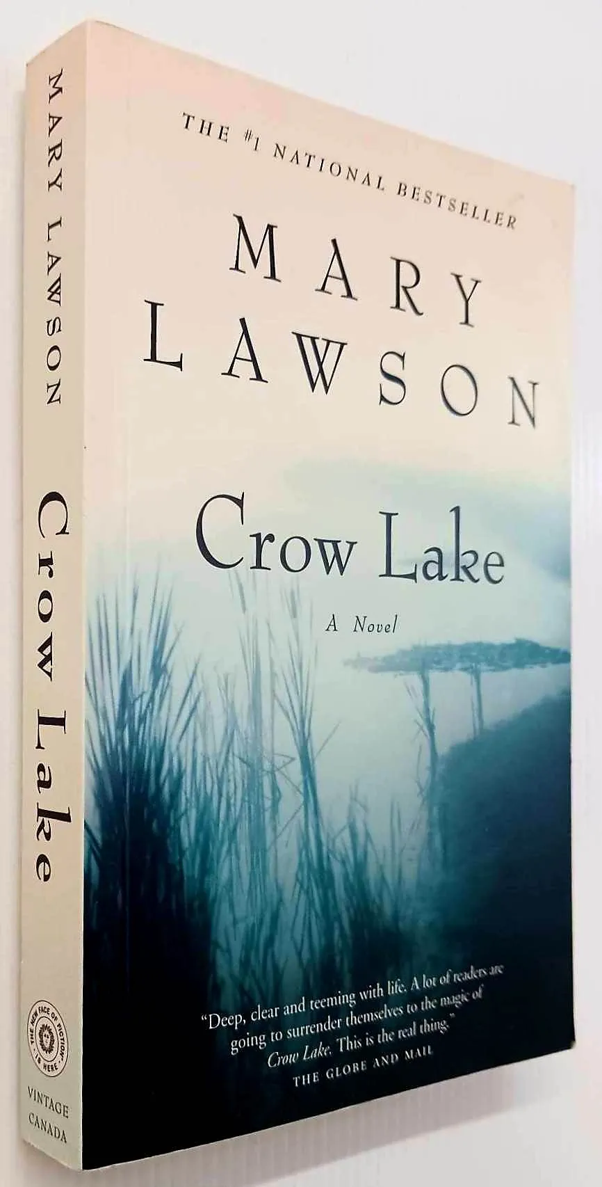 CROW LAKE - Mary Lawson