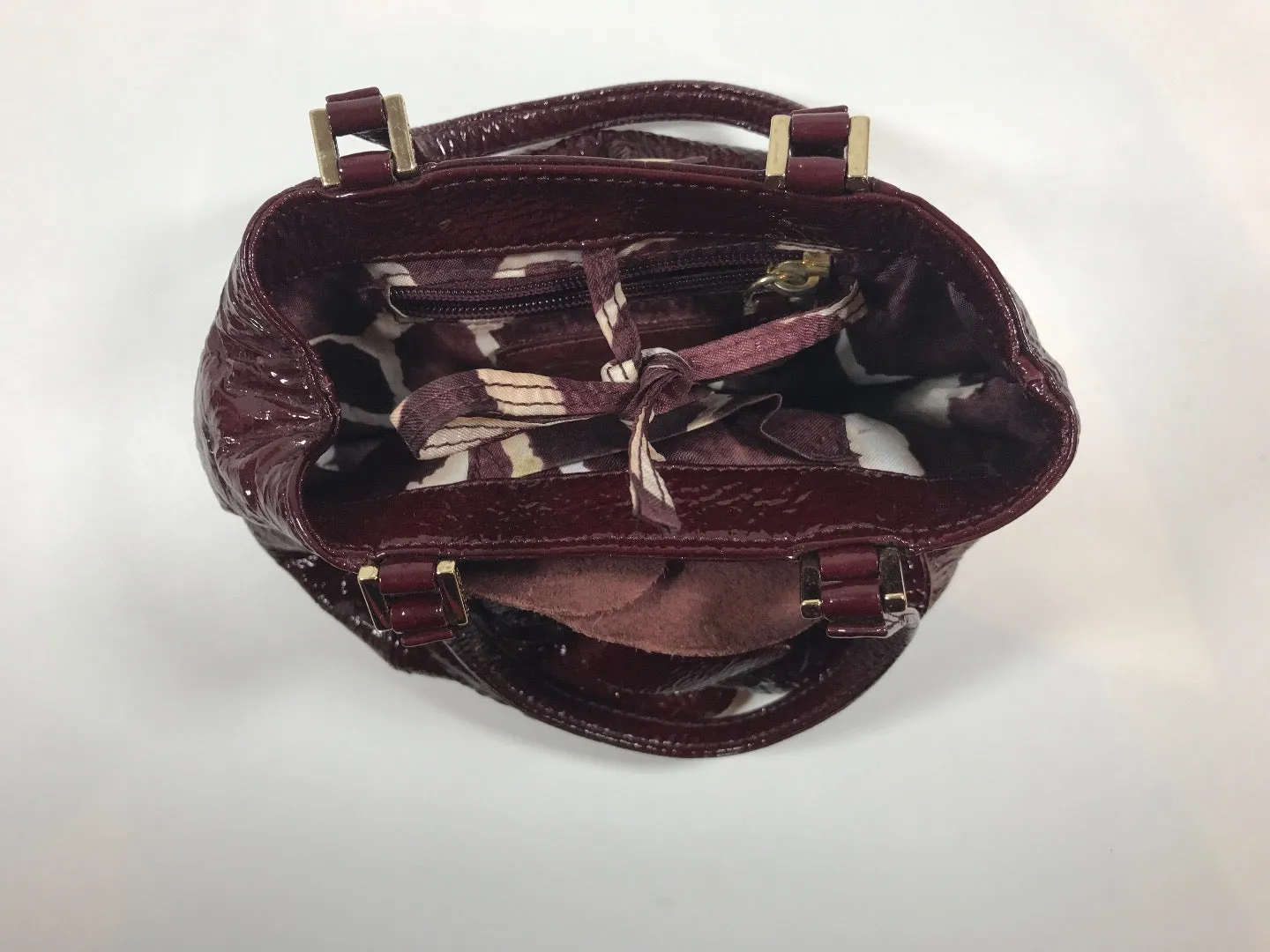 GILLI SHINY Small Patent Leather Burgundy Bag with Rose Detail Front