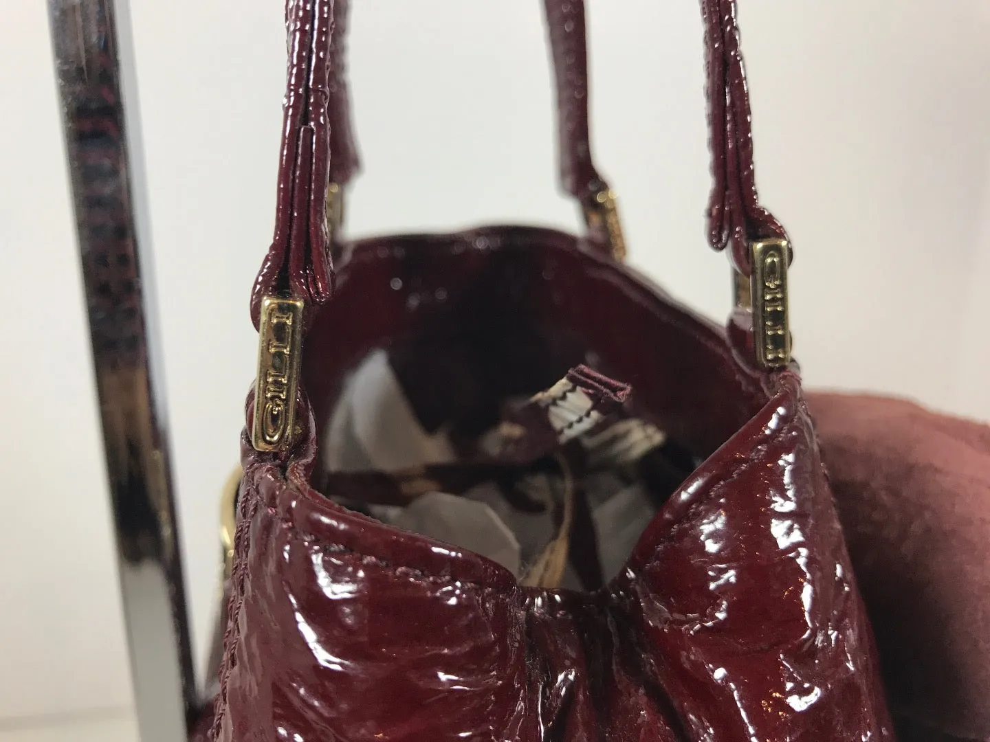 GILLI SHINY Small Patent Leather Burgundy Bag with Rose Detail Front