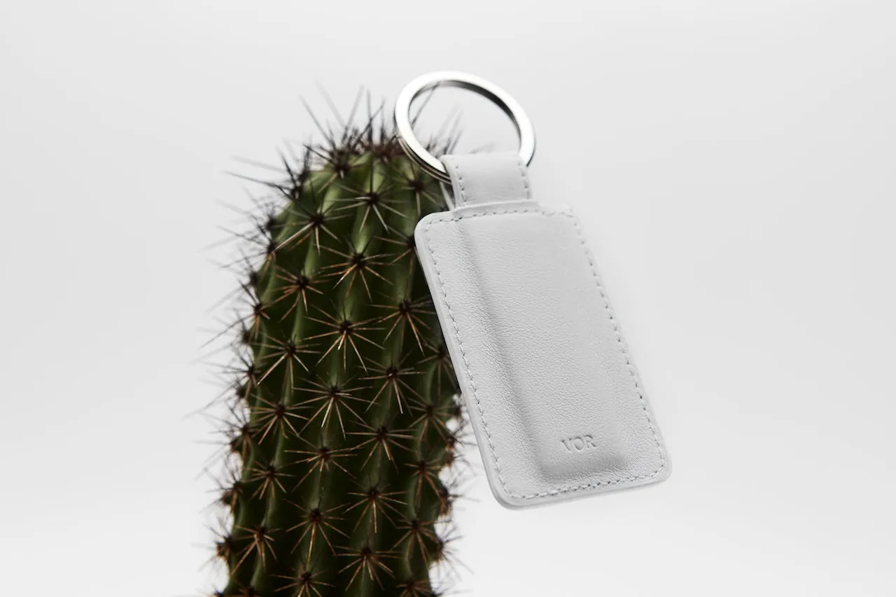 LEATHER KEYRING IN OFF-WHITE